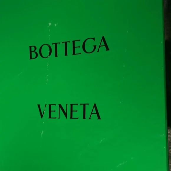 I’m selling my bottega boots only wore 1 time looks brand new - Picture 2 of 3